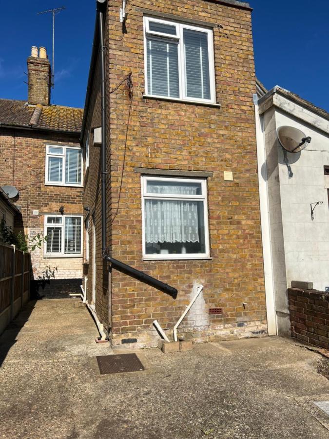 Crown Road Apartment Sittingbourne Exterior photo