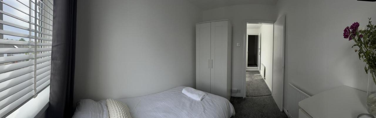 Crown Road Apartment Sittingbourne Exterior photo